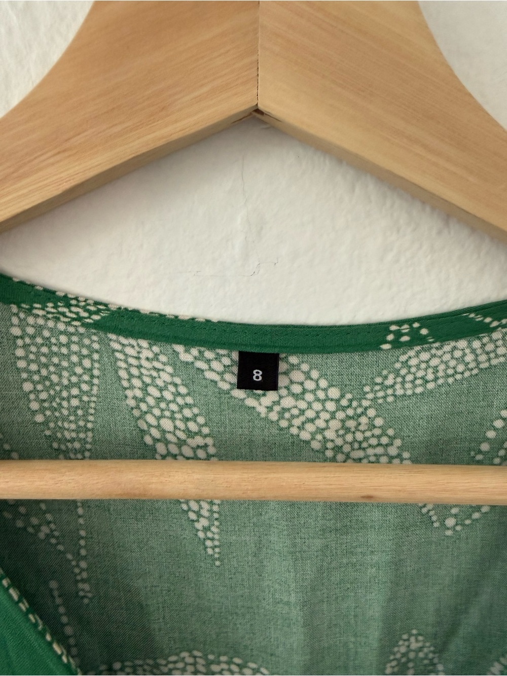 Green Leaf-Print Button-Front Midi Dress with V-Neck - Picture 3 of 4
